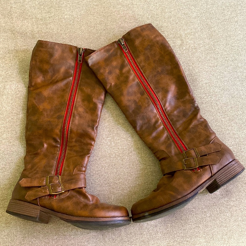 Beautiful soft brown zip up boots